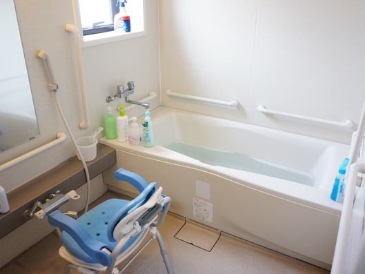 浴室バスタブに湯