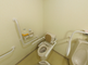 介護施設の清潔なトイレの様子