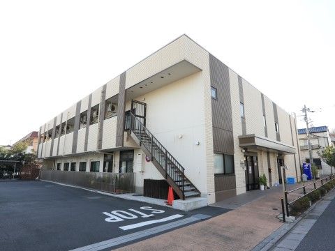 「愛の家グループホーム･小規模多機能型居宅介護 板橋高島平」外観。皆さんの安全かつ快適な生活は私たちにお任せください。
