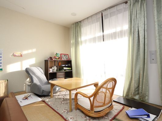 談話室の窓際の一角