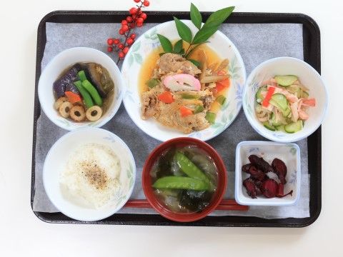 「愛の家グループホーム 西東京中町」お食事。お野菜やお魚といった、ヘルシーな料理をご提供します。