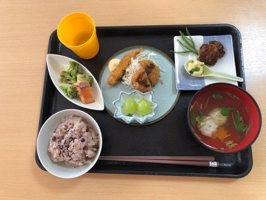彩り豊かな食事の膳