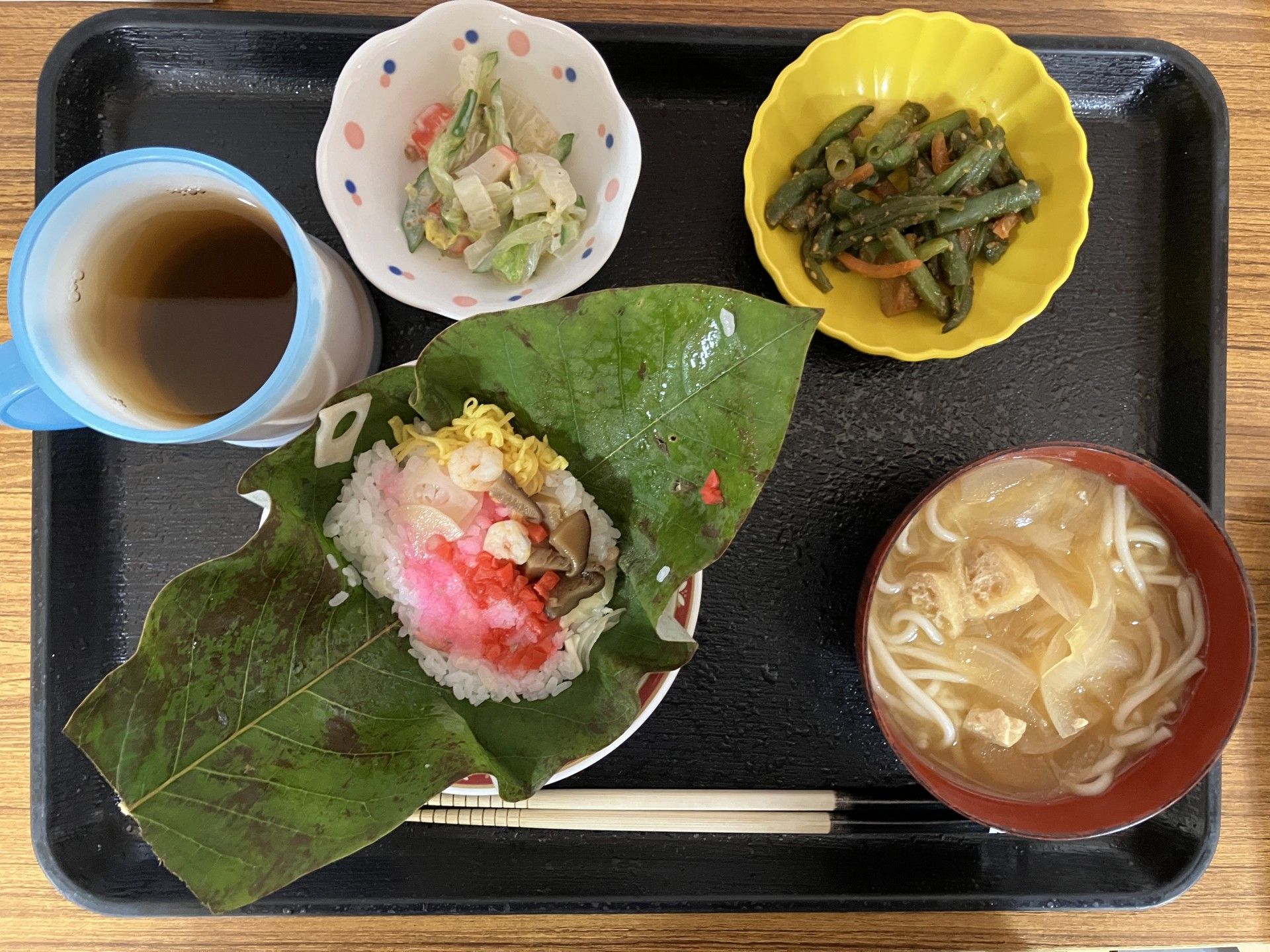 彩り豊かな食事の盛り付け