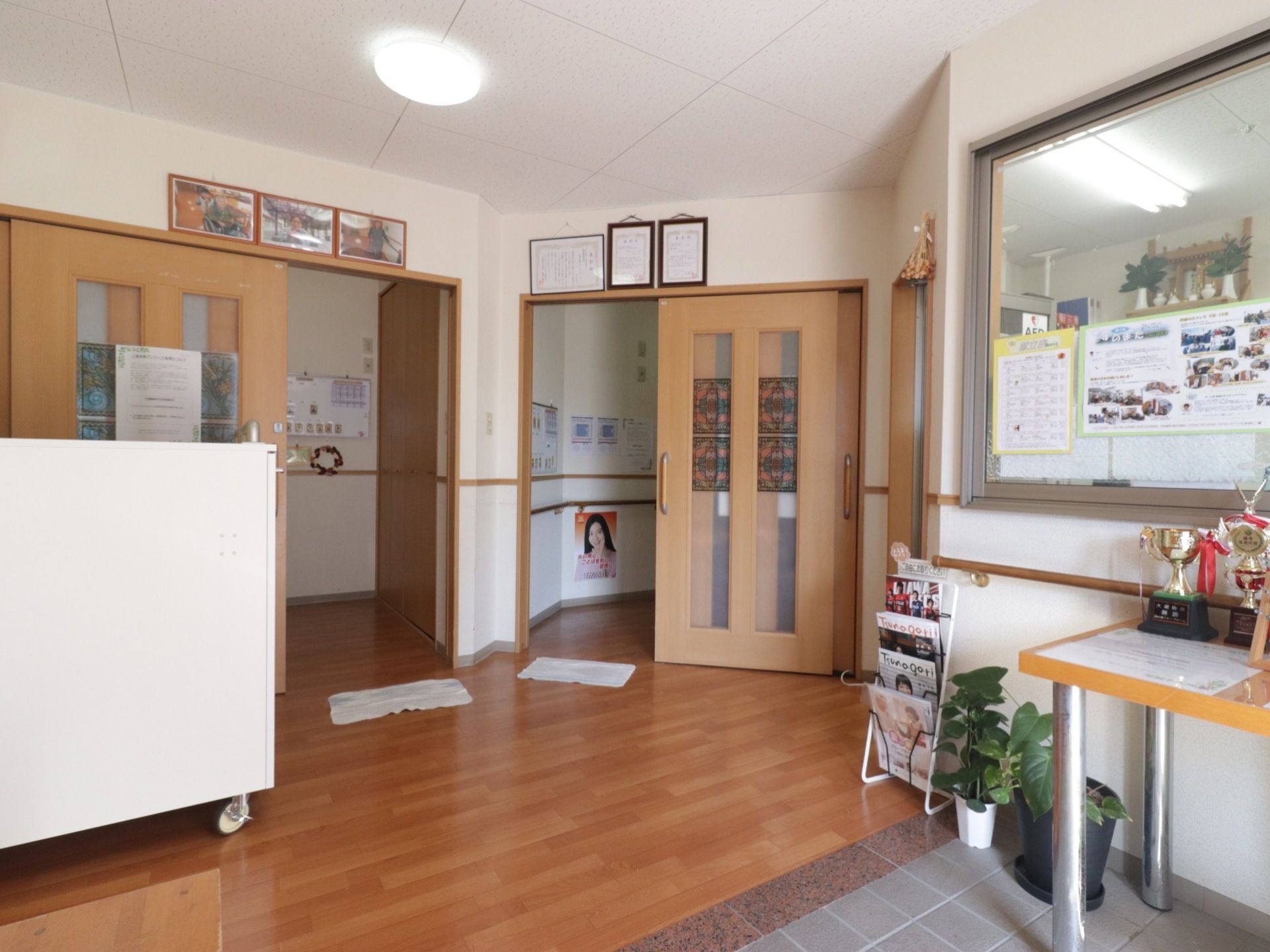 床は全て段差のないフローリングになっている。扉も出入りしやすい大きく開く引き戸になっているので、車椅子でもストレスなく生活できる。