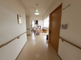 介護施設の明るい廊下の様子