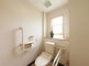 介護施設の明るいトイレスペース