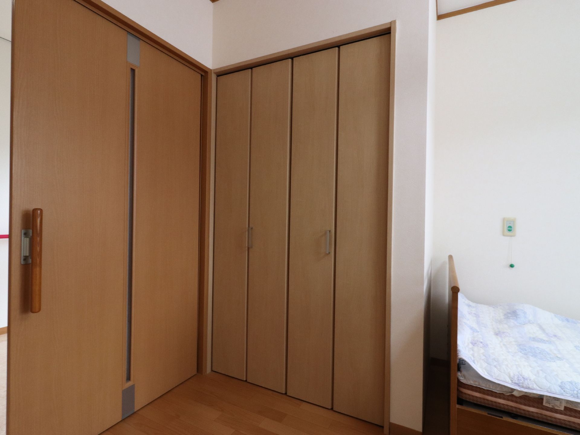 居室には大容量のクローゼットが備わっているので、入居者の方は荷物の心配をする事無く、たっぷりと余裕を持って収納出来る。