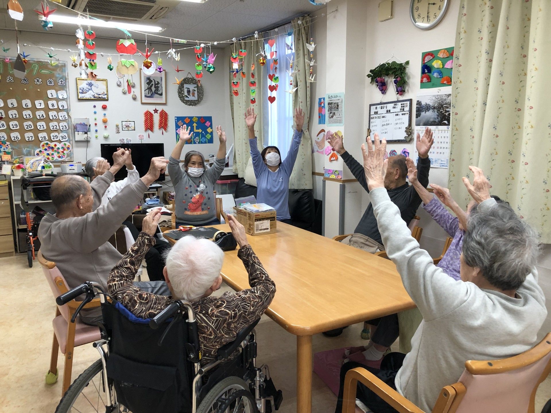 どんな時でも笑顔で対応する事を心がけている若いスタッフ