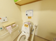 介護施設のトイレと廊下の様子
