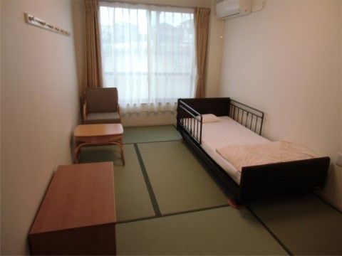 和室の居室も備えており、畳敷きのスペースでゆったりと足を伸ばしてくつろぐことができる空間になっている。
