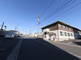 介護施設の外観が写る街角
