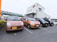 駐車場付きの外観