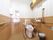 トイレには手洗い器と鏡も設置されている。また、手すりが各所に取り付けられているので安心して利用できる。