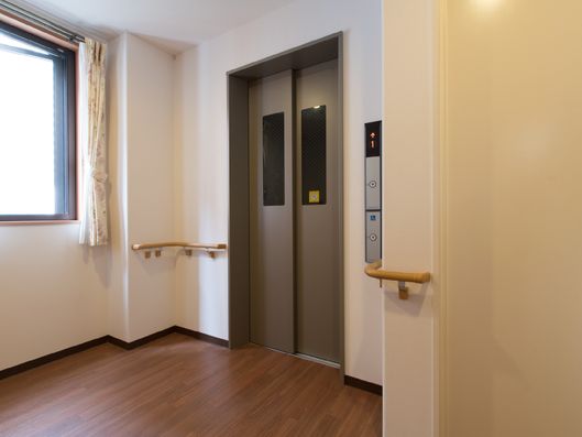 エレベーター前ホール