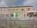 鉄骨造り２階建てのグループホームである。アクセス良好ながら閑静な住宅地に立地し、商業施設も点在している。