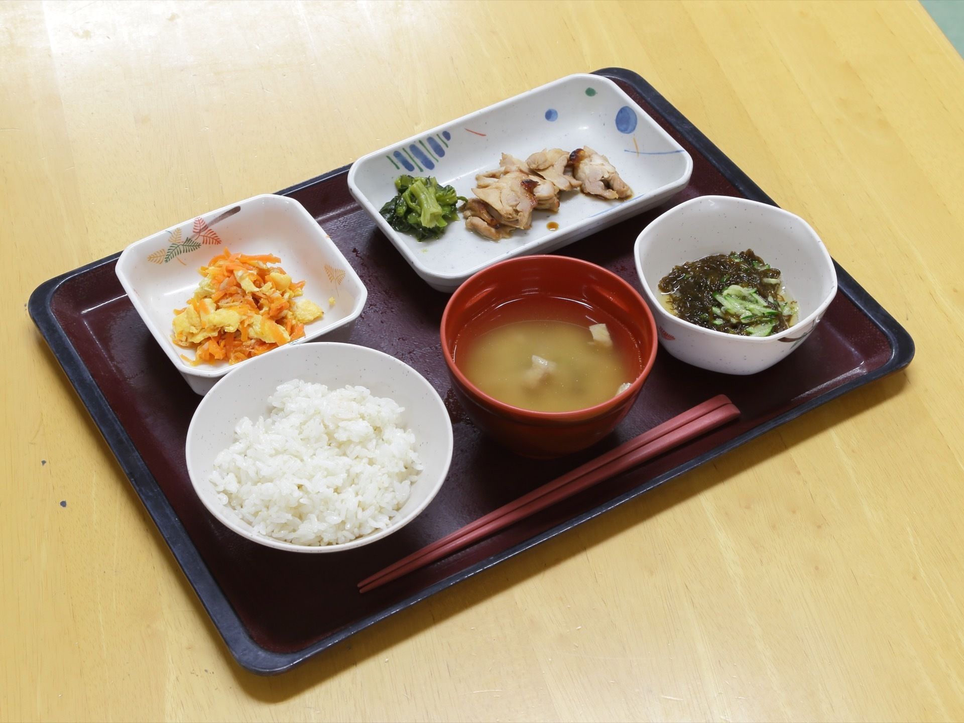 身体に優しい和食となっている。食べきりやすい量となっている。バランスを考えられた内容である。見た目もよい。