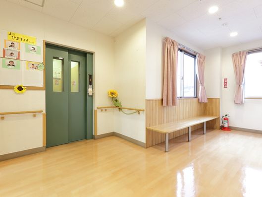 エレベーター前