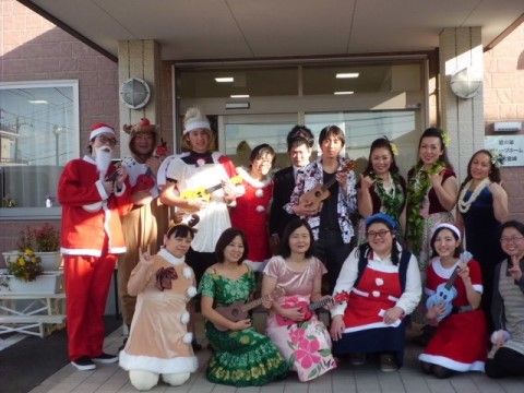 「愛の家グループホーム 宮前宮崎」スタッフ集合写真。皆様の安心かつ安全な生活は、私たちにお任せください。