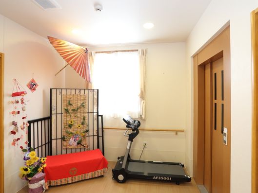 エレベーター前