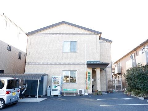 「愛の家グループホーム 中原下小田中」外観。地域交流も大切にしています。