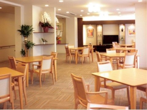 イリーゼうるまの食堂。日々沢山の方々で賑わうダイニング。楽しいお食事風景となっております。
