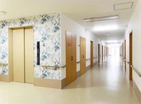 明るく清潔な廊下