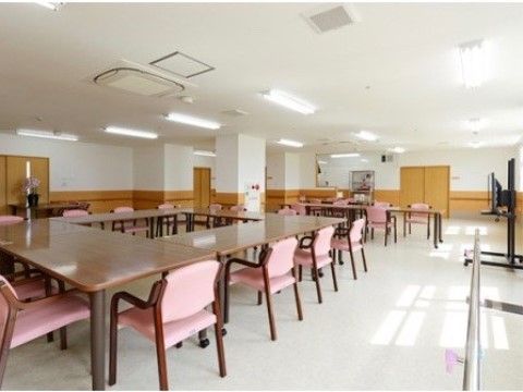 清潔感ある食堂スペース