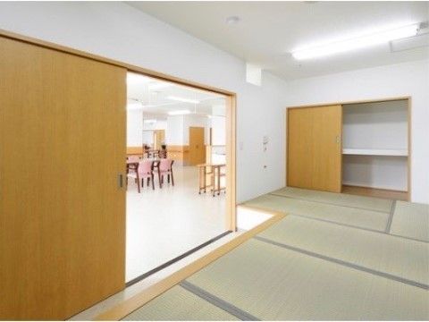 和室から見る食堂