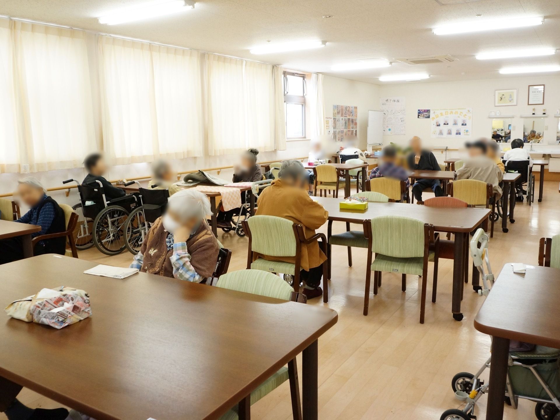 利用者がくつろぐダイニングルーム