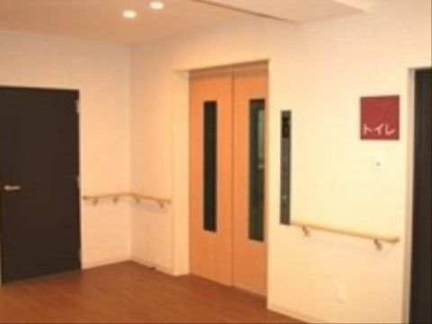 らもーれ栄のエレベーター。定期的に点検・チェックをしていますので、安心してご利用いただけます。