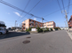 静かな住宅街の角地