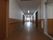 入居者様の部屋がある廊下は、左右の壁に手すりがとりつけてあるため、部屋からでてもしっかり掴まりながら歩行ができる。
