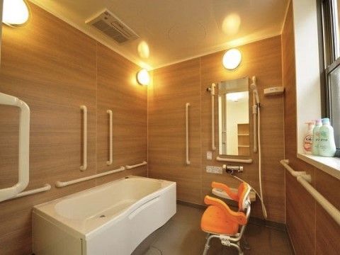 クローバーガーデン富士宮の浴室。手スリを複数おつけした浴室。