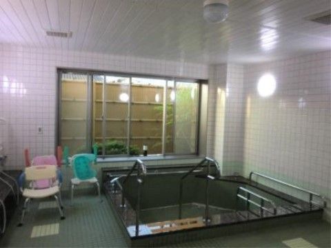 シニアコート徳洲会天美の浴室。大浴場。