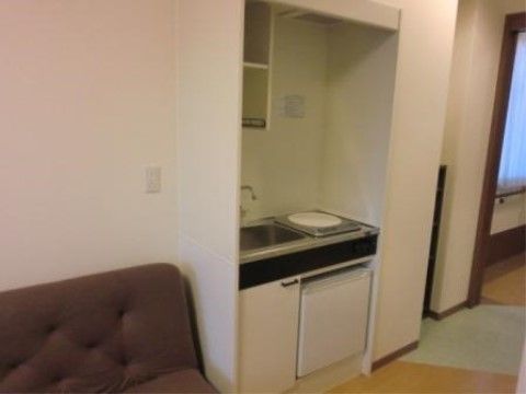 シニアコート徳洲会天美のミニキッチン。居室に設置されているキッチン