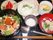 この日の献立は、海鮮丼になっている。副菜も豪華なものになっているので、行事ごとがあった日の食事と思われる。