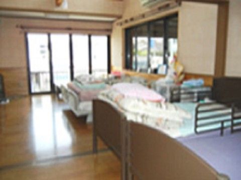 あんしんケア庄屋の里の居室。ご自宅より生活用品・家具を持ち込んでの居室環境をお作りいただけます。