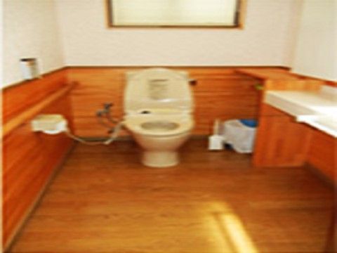 あんしんケア庄屋の里のトイレ。入居者様・来訪者様をとエア図、どなた様でもお使いいｔだける共有トイレです。