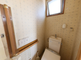 明るい安全なトイレスペース