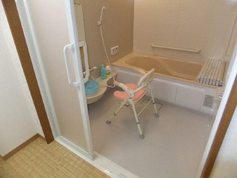 シルバーホームおか笑りっの浴室。少し広めの個人用の浴室