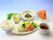 夏の献立の例。冷麺、かやくご飯、季節の野菜を使った小鉢とスイカ。旬の野菜をふんだんに使っていて、季節を感じていただける。