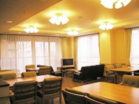 ききのもり奈良駅前のダイニング。毎日多くの方々で賑やかな、明るいお食事風景となるダイニングです。