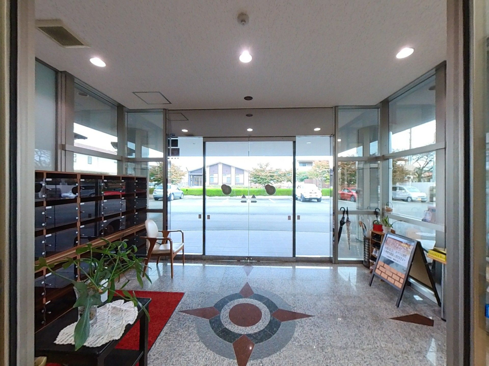 明るいエントランスホール