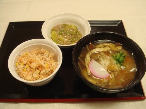 季節の野菜を使用した、喉を通りやすく工夫された食事の一例