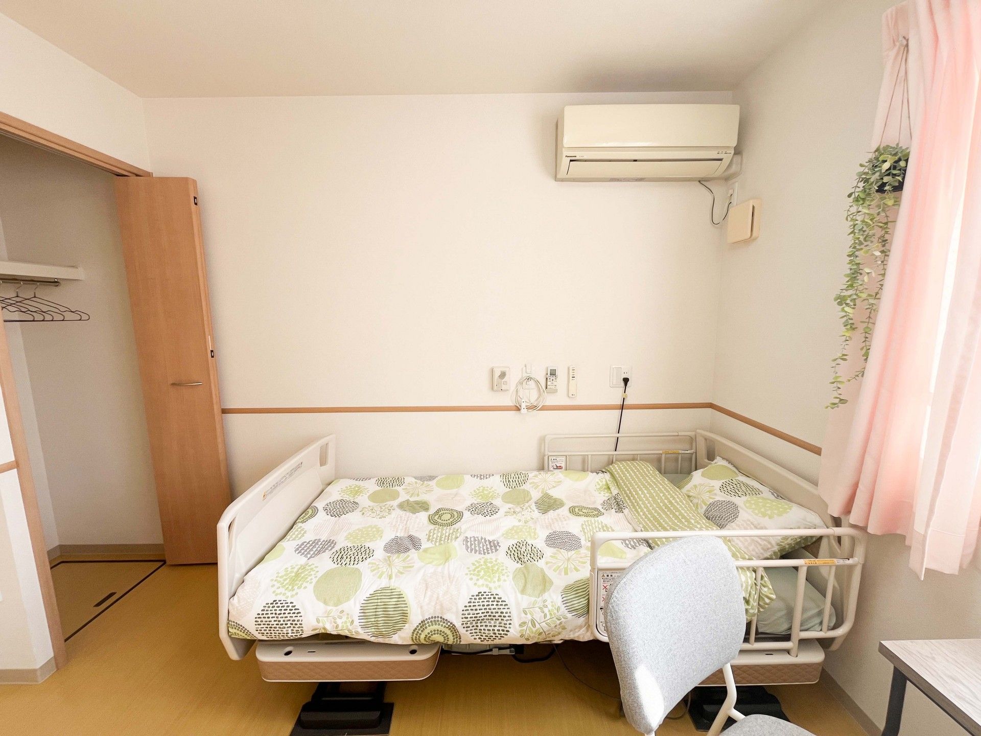 快適な個室のベッドルーム