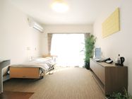チャーム京都山チャーム京都山科の居室。ご自宅より生活用品・家具を持ち込んでの居室環境をお作りいただけます。