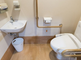 バリアフリーのトイレと廊下