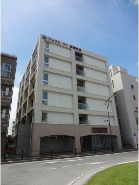 多階層の建物外観