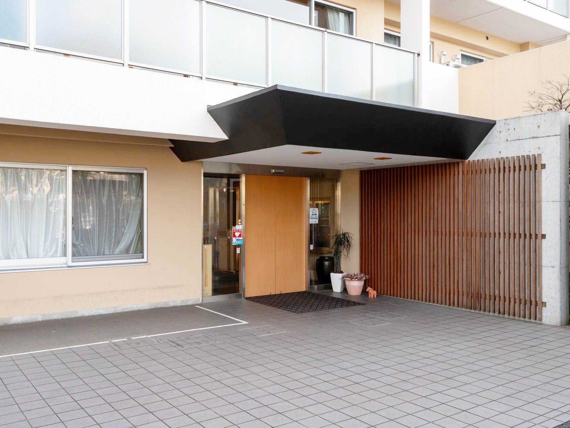 清潔感あるエントランス