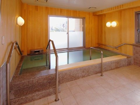 安全な手すり付き浴室